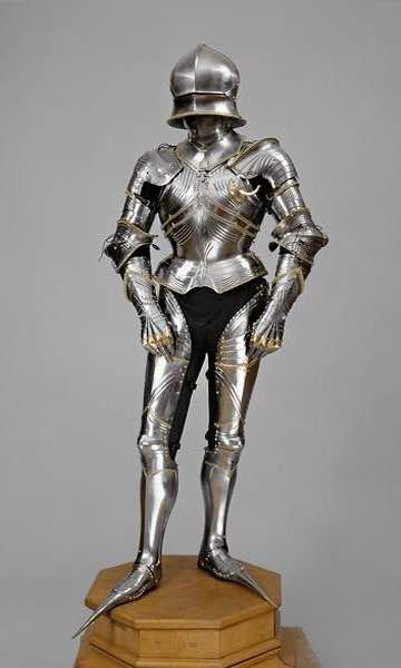 Full-plate-armor-of-Archduke-Sigismund-von-Tirol.-Augsburg-circa-1484.jpg