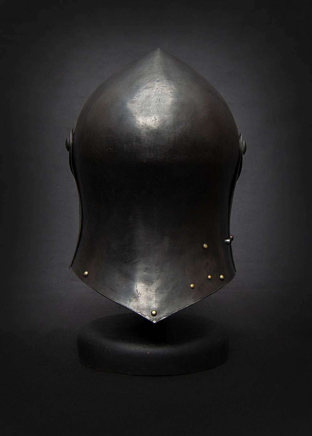 Close-Helmet-(Dark-Surface)-05