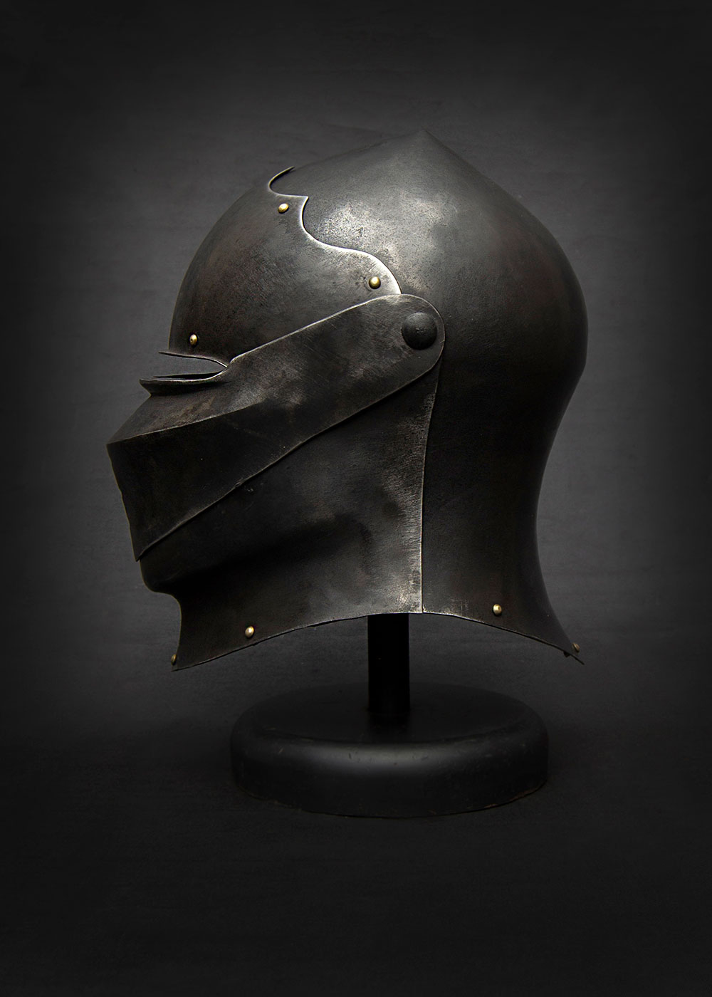Close-Helmet-(Dark-Surface)-06