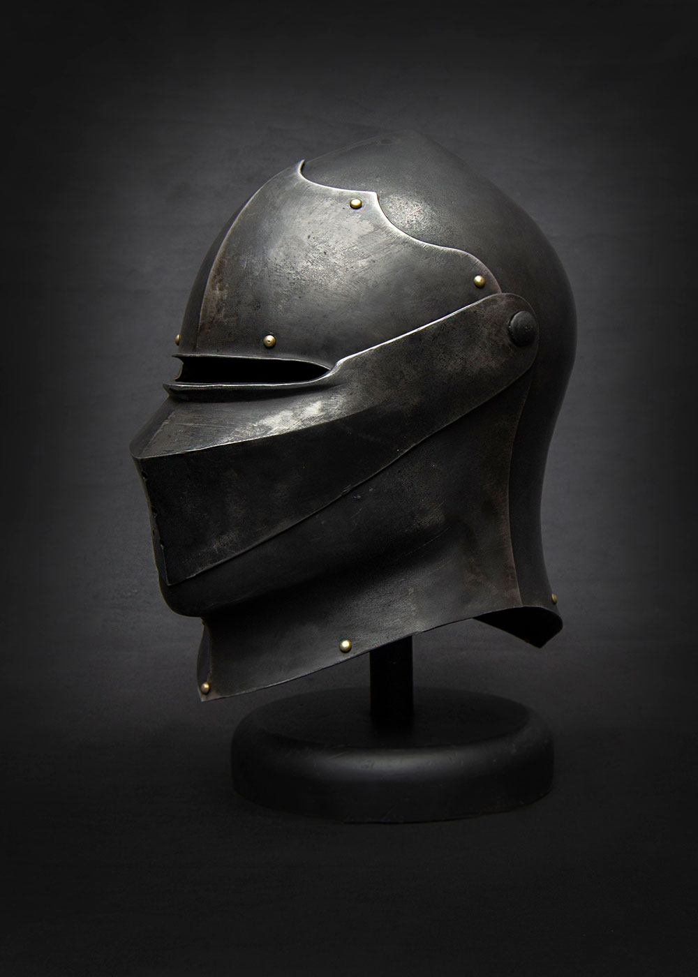 Close-Helmet-(Dark-Surface)-07